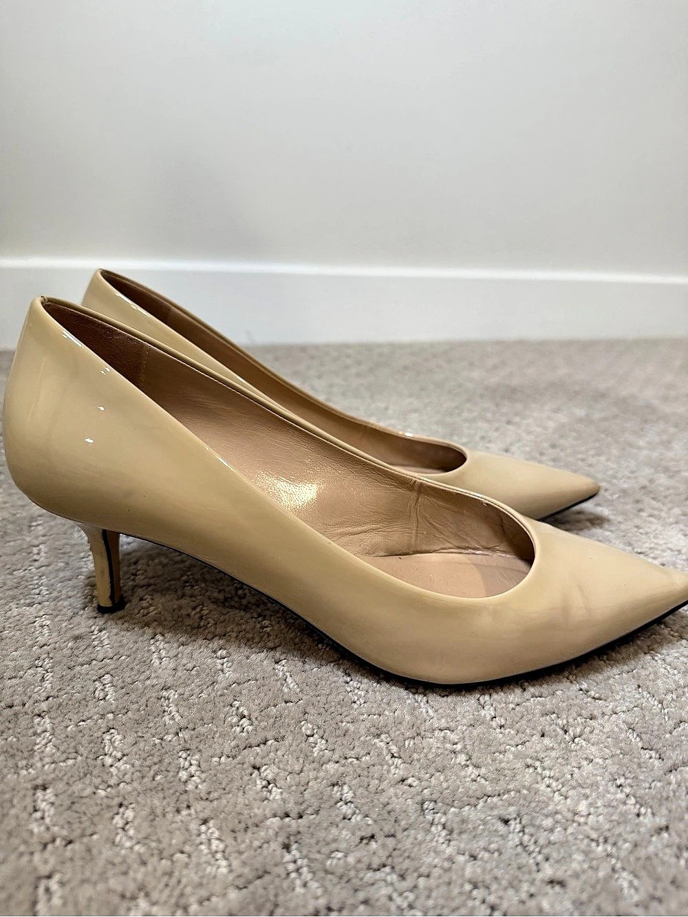 Tamara Mellon pointed-toe kitten heels in Beige US 8.5